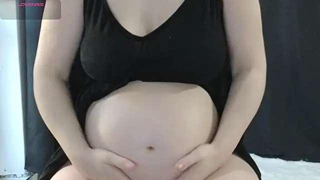 Mia G0ld online show from April 28, 2026, 6:46 pm