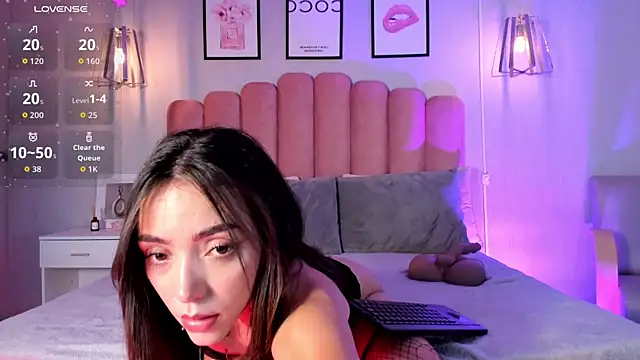 Ashleyy piink online show from May 3, 2026, 9:32 pm