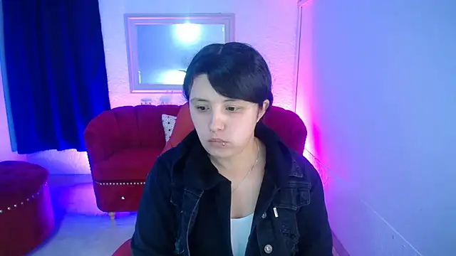 Snapshot of nathaly_low1 chatting on June 8, 2026, 11:32 am nathaly low1 online show from June 8, 2026, 11:32 am