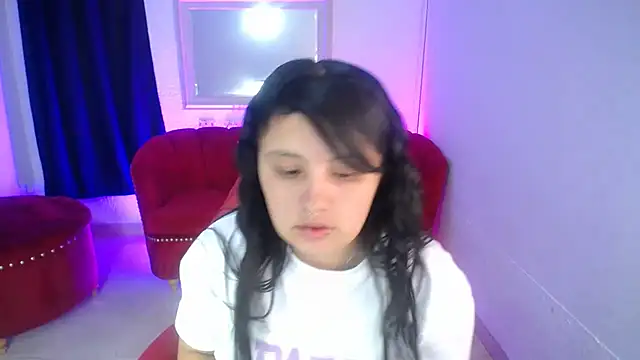 Snapshot of nathaly_low1 chatting on June 25, 2026, 12:20 pm nathaly low1 online show from June 25, 2026, 12:20 pm