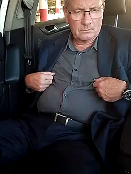 stiffandlubedxh online show from March 19, 2025, 7:29 am