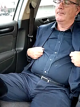 stiffandlubedxh online show from March 19, 2025, 9:05 pm