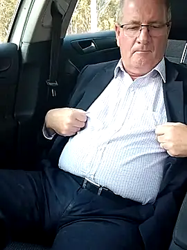 stiffandlubedxh online show from September 9, 2025, 10:09 pm