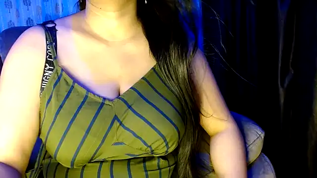 janifer001 online show from October 16, 2025, 4:52 pm