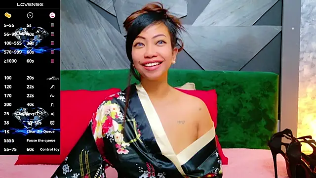 Snapshot of ElyaQuinn chatting on October 6, 2025, 7:06 am ElyaQuinn online show from October 6, 2025, 7:06 am