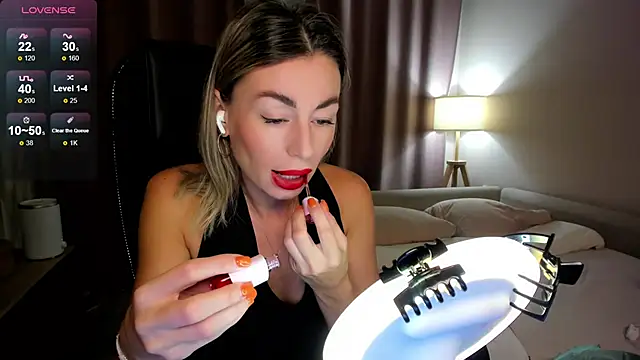 Snapshot of DannaEvan chatting on November 28, 2025, 1:30 am DannaEvan online show from November 28, 2025, 1:30 am