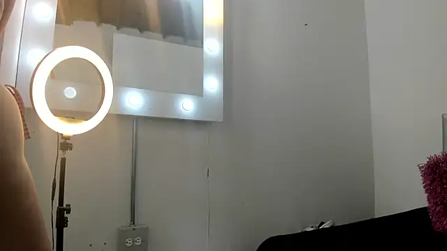 Snapshot of SEXXYLATINCOUPLE1 chatting on October 16, 2025, 10:27 am SEXXYLATINCOUPLE1 online show from October 16, 2025, 10:27 am