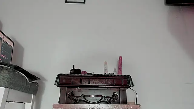 Snapshot of AngelBarbaro chatting on May 16, 2026, 9:13 pm AngelBarbaro online show from May 16, 2026, 9:13 pm
