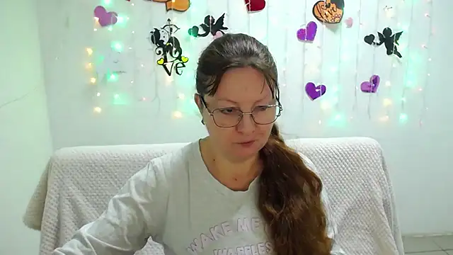 VanessaHotts online show from March 1, 2025, 6:24 am