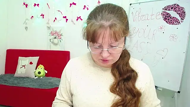 VanessaHotts online show from April 27, 2026, 5:05 am