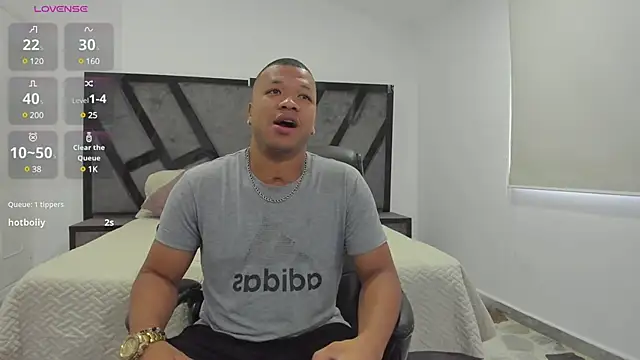 Snapshot of AnnieAndStefan chatting on February 22, 2025, 11:46 am AnnieAndStefan online show from February 22, 2025, 11:46 am