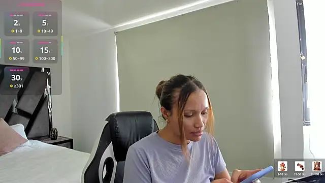 Snapshot of AnnieAndStefan chatting on July 30, 2026, 1:54 pm AnnieAndStefan online show from July 30, 2026, 1:54 pm