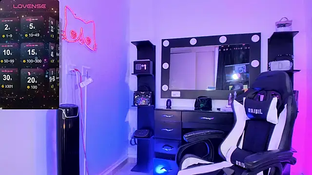 Snapshot of miss_kitty chatting on December 15, 2024, 11:20 pm miss kitty online show from December 15, 2024, 11:20 pm