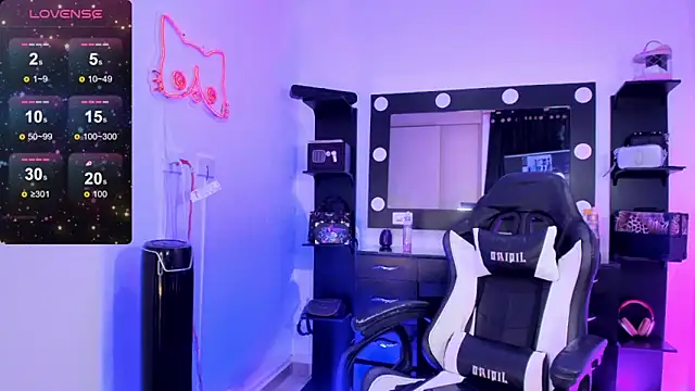 Snapshot of miss_kitty chatting on December 20, 2024, 1:25 am miss kitty online show from December 20, 2024, 1:25 am