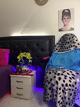 lonely shewolf online show from December 15, 2025, 4:00 pm