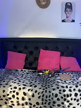 lonely shewolf online show from January 13, 2026, 6:13 pm