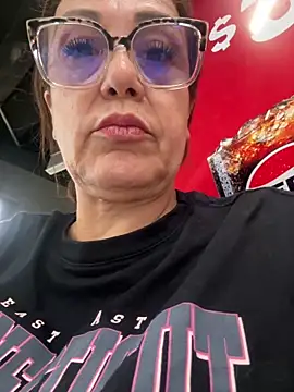 lonely shewolf online show from February 17, 2026, 6:03 pm