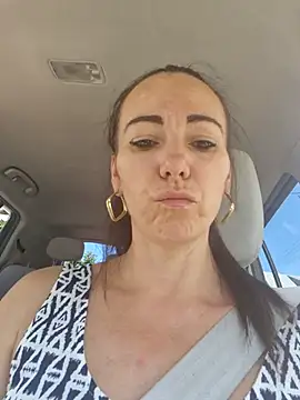 Snapshot of milflovelyxxx chatting on August 1, 2026, 8:13 am milflovelyxxx online show from August 1, 2026, 8:13 am
