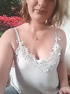 Snapshot of marilynecoquine chatting on January 19, 2026, 12:53 pm marilynecoquine online show from January 19, 2026, 12:53 pm