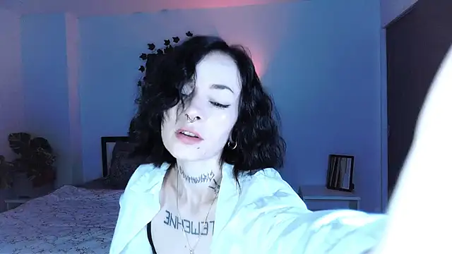 pale skin online show from December 21, 2025, 12:45 pm