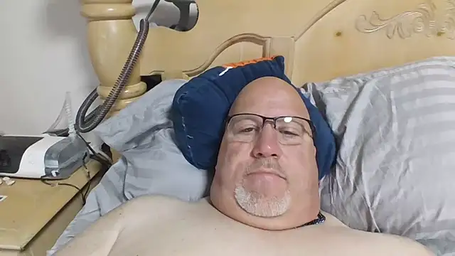 Snapshot of Bigbear0563 chatting on April 8, 2026, 3:45 pm Bigbear0563 online show from April 8, 2026, 3:45 pm