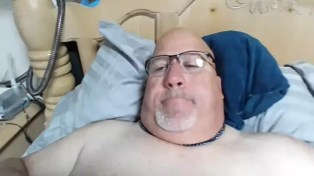 Snapshot of Bigbear0563 chatting on April 10, 2026, 4:01 pm Bigbear0563 online show from April 10, 2026, 4:01 pm
