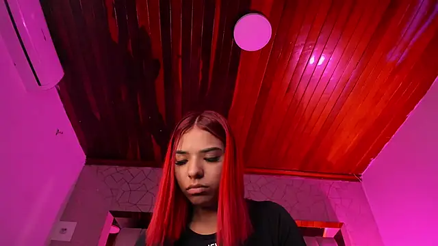 Snapshot of Emmily_Savage chatting on November 10, 2025, 11:42 am Emmily Savage online show from November 10, 2025, 11:42 am