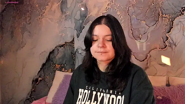 Snapshot of Mey_moon chatting on November 28, 2025, 9:06 pm Mey moon online show from November 28, 2025, 9:06 pm