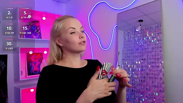 StephanieSweety online show from July 16, 2026, 5:52 pm