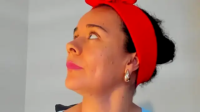 Sami Hotie1 online show from September 19, 2025, 8:09 pm