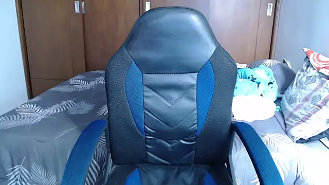 aresholland online show from December 10, 2024, 4:27 pm