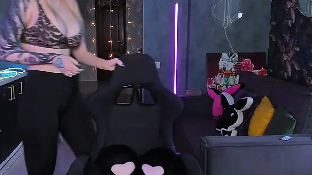 Blckmirrorr online show from February 14, 2026, 4:31 am