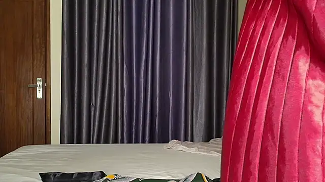 Snapshot of queen_heather chatting on October 14, 2025, 10:54 pm queen heather online show from October 14, 2025, 10:54 pm