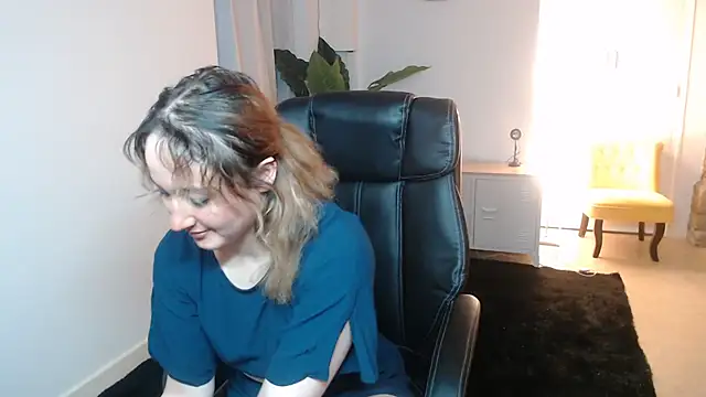 Crystal-dreamt online show from February 1, 2026, 1:09 pm