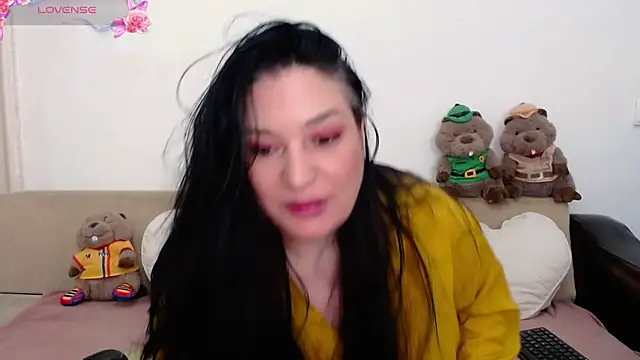 Snapshot of ElenaRose90 chatting on June 4, 2026, 8:26 pm ElenaRose90 online show from June 4, 2026, 8:26 pm