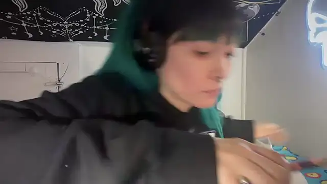 Snapshot of FRRANNKIE chatting on December 24, 2024, 12:00 am FRRANNKIE online show from December 24, 2024, 12:00 am