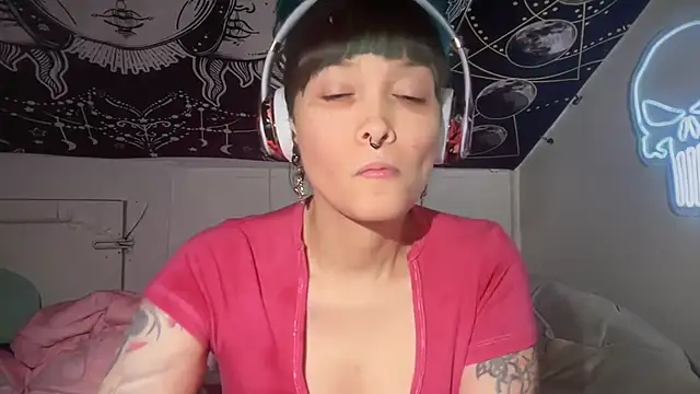 Snapshot of FRRANNKIE chatting on January 2, 2025, 4:30 am FRRANNKIE online show from January 2, 2025, 4:30 am