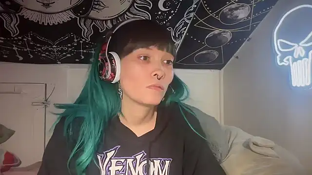 Snapshot of FRRANNKIE chatting on January 7, 2025, 12:52 pm FRRANNKIE online show from January 7, 2025, 12:52 pm