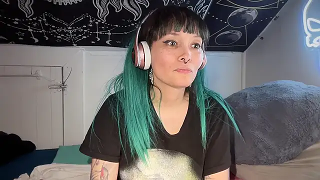 Snapshot of FRRANNKIE chatting on February 3, 2025, 7:42 pm FRRANNKIE online show from February 3, 2025, 7:42 pm