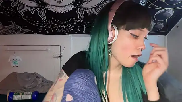 Snapshot of FRRANNKIE chatting on February 4, 2025, 4:18 pm FRRANNKIE online show from February 4, 2025, 4:18 pm