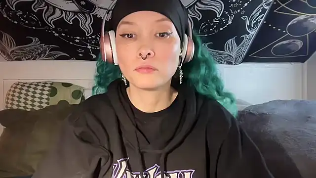 Snapshot of FRRANNKIE chatting on February 15, 2025, 6:33 am FRRANNKIE online show from February 15, 2025, 6:33 am