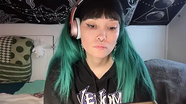 Snapshot of FRRANNKIE chatting on February 21, 2025, 7:32 pm FRRANNKIE online show from February 21, 2025, 7:32 pm