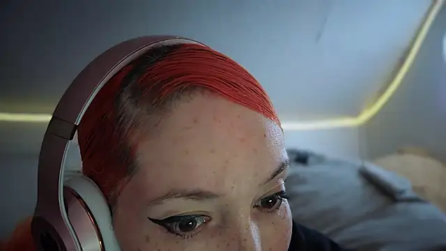 Snapshot of FRRANNKIE chatting on October 7, 2025, 6:38 pm FRRANNKIE online show from October 7, 2025, 6:38 pm