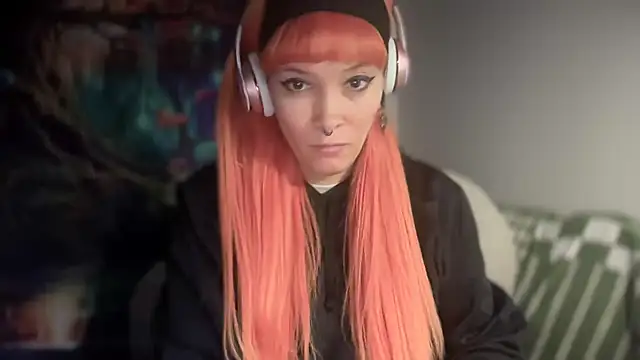 Snapshot of FRRANNKIE chatting on December 15, 2025, 11:47 am FRRANNKIE online show from December 15, 2025, 11:47 am