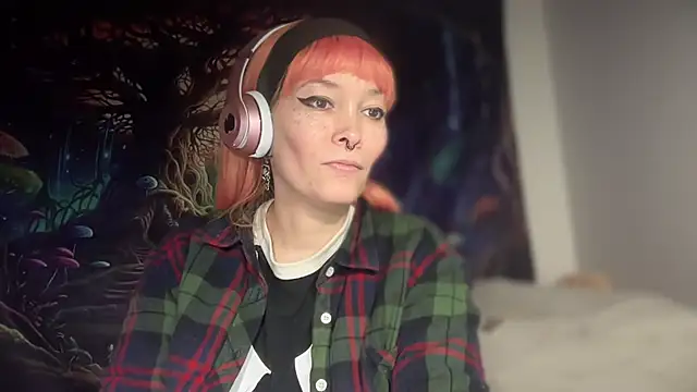 Snapshot of FRRANNKIE chatting on December 16, 2025, 12:10 pm FRRANNKIE online show from December 16, 2025, 12:10 pm