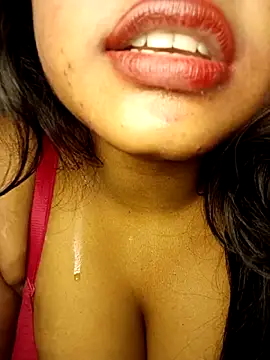 Hotlisa online show from December 4, 2025, 5:28 am