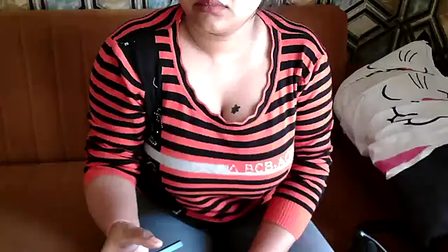 Snapshot of shivi_moto chatting on February 24, 2025, 9:32 am shivi moto online show from February 24, 2025, 9:32 am