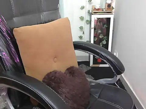 Snapshot of shivi_moto chatting on November 21, 2025, 4:44 am shivi moto online show from November 21, 2025, 4:44 am