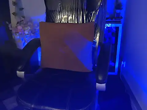 Snapshot of shivi_moto chatting on December 5, 2025, 5:27 am shivi moto online show from December 5, 2025, 5:27 am