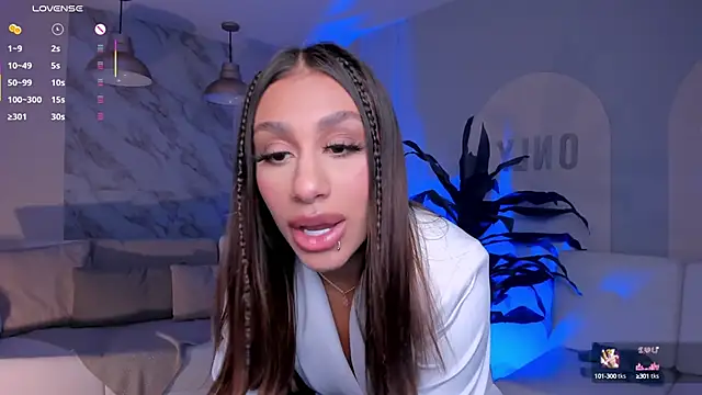 DannaCruz online show from February 18, 2025, 10:47 pm